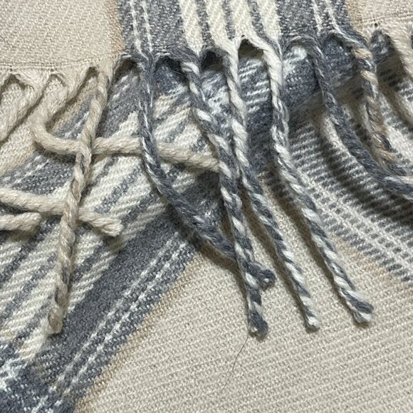 J.Crew Factory Blanket Scarf Plaid Cream Grey Fringe Nuetral One Size - Picture 6 of 7